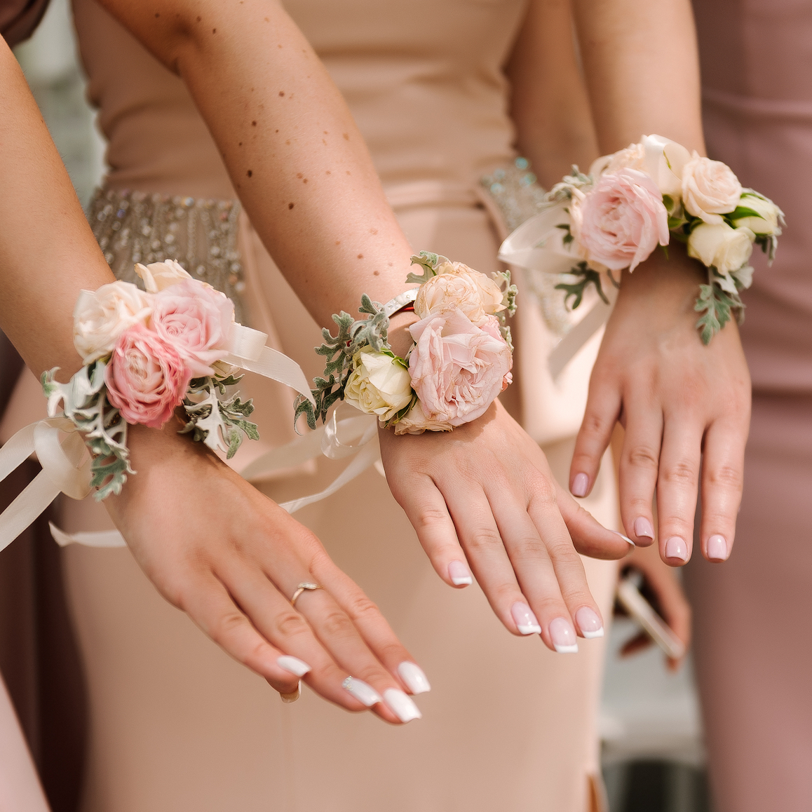 Flower bracelet Montoie Fleurs Official Website Flowers wreaths bouquets and arrangements